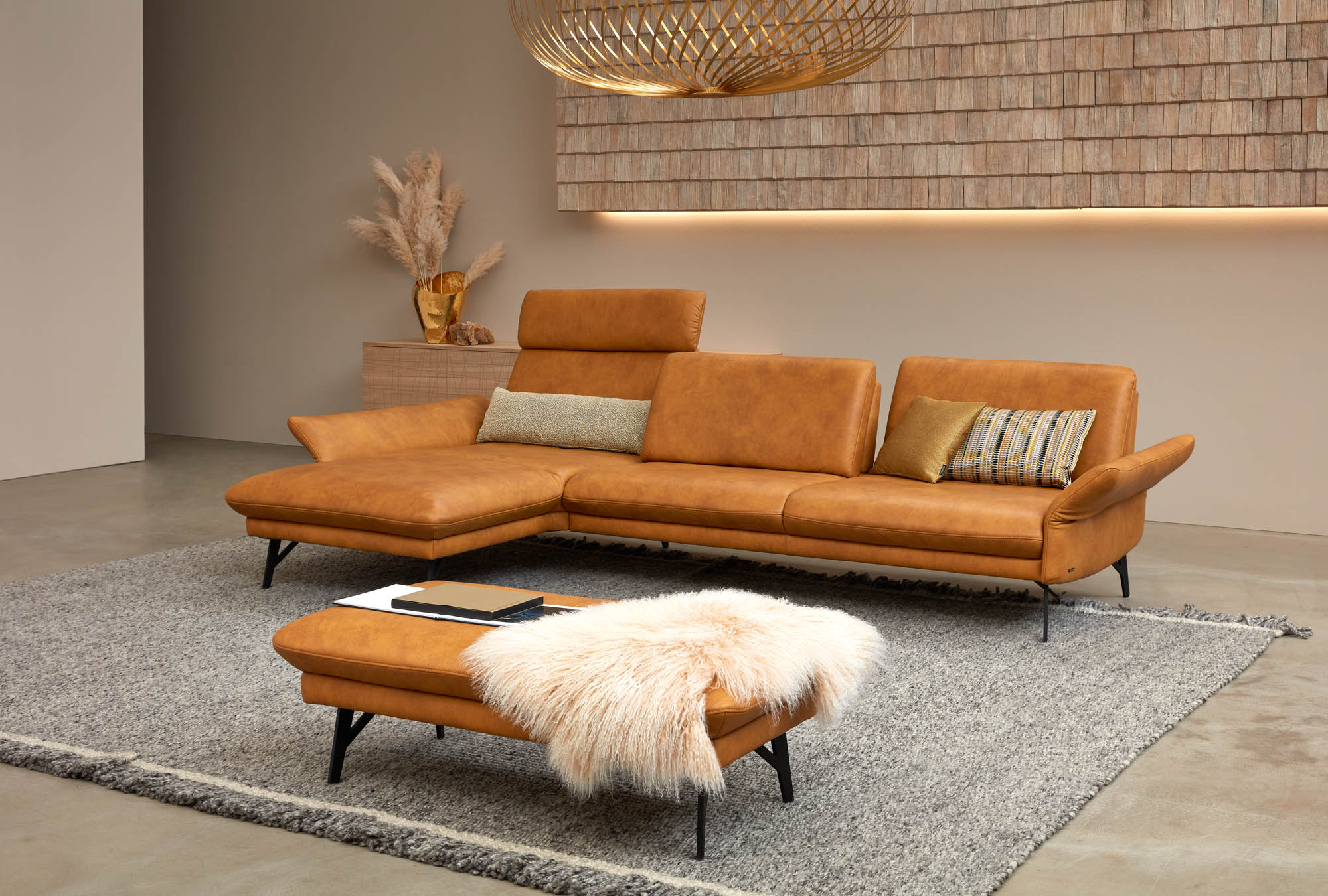 Cognac Farbiges Ledersofa mit Hocker