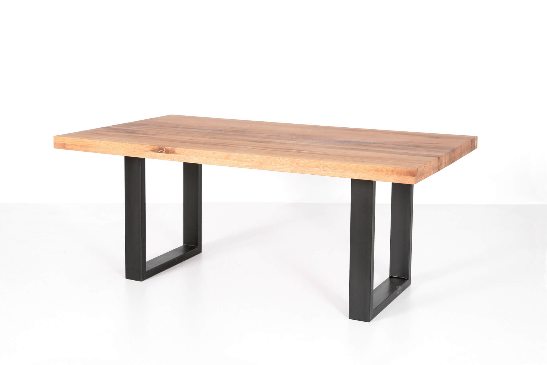 Modell Luga Balkentisch von Standard Furniture